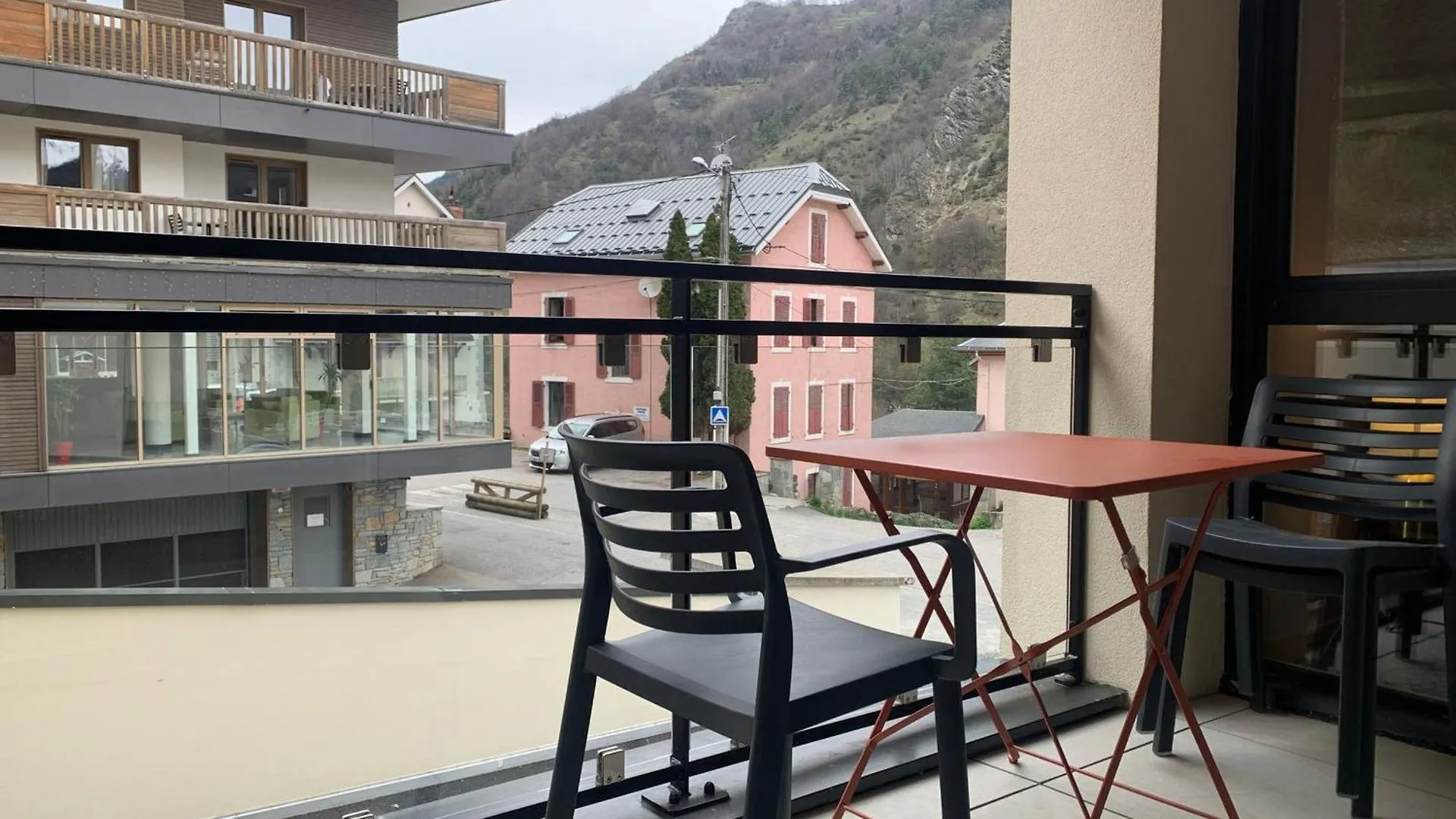 Appartement Neuf, 2 Pieces, Balcon, Parking, Proche Centre-Brides-Les-Bains Et Telecabine Olympe - Fr-1-512-279 France